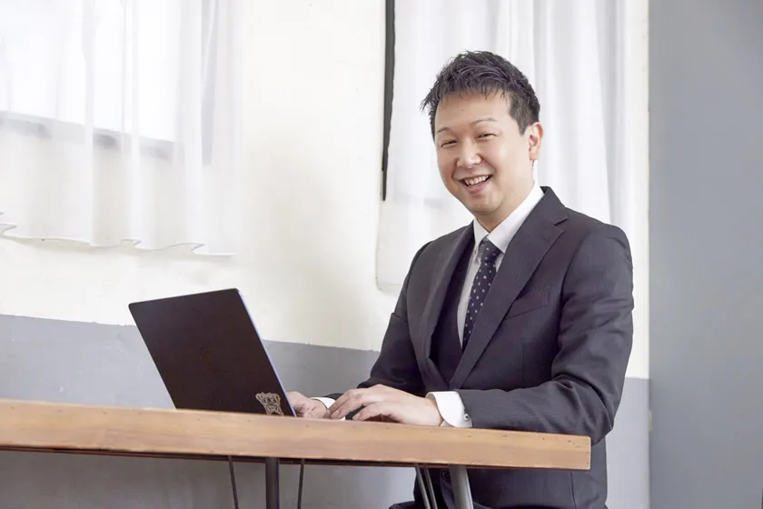 代表取締役　社御比　辰次