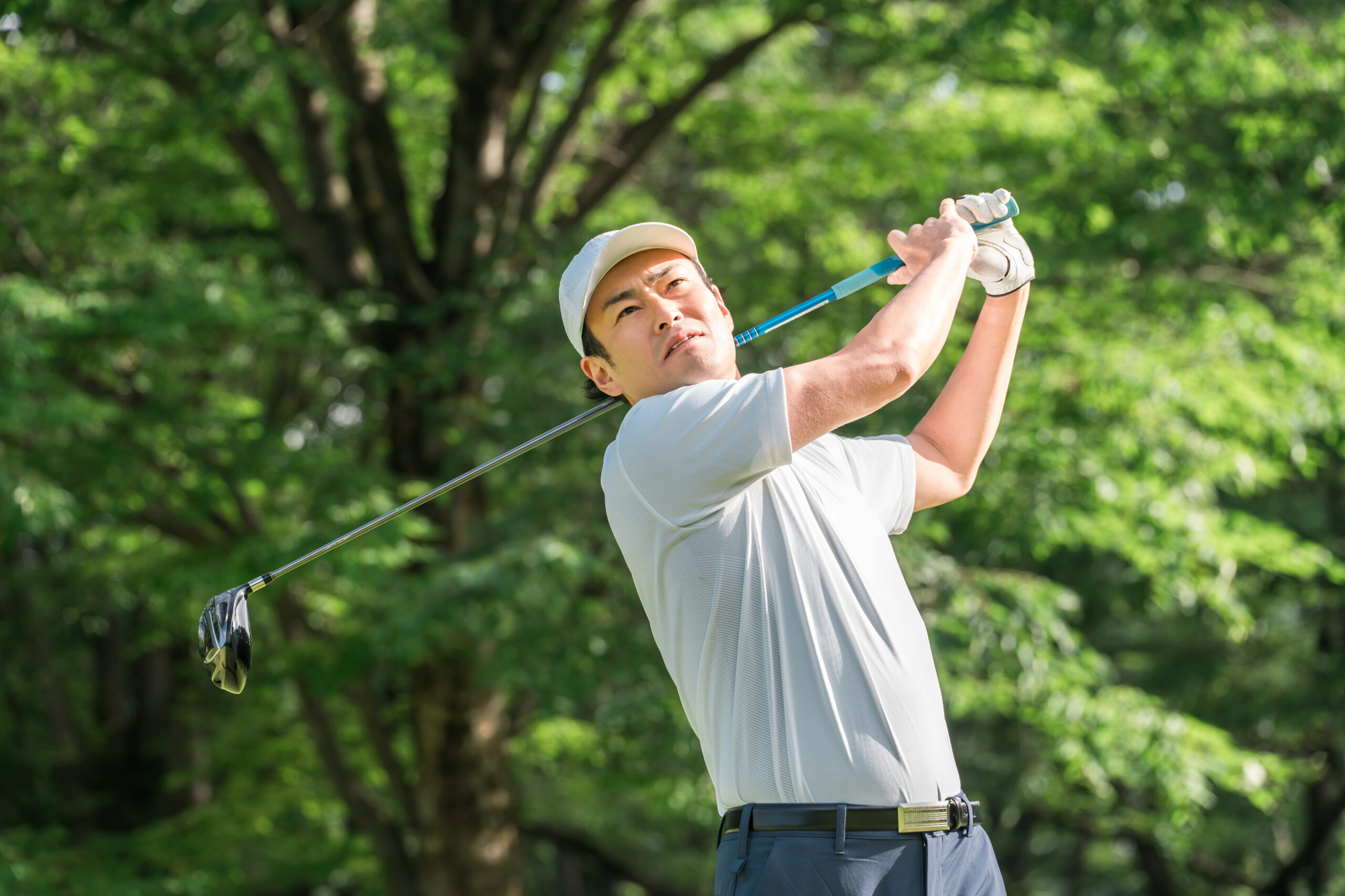 ゴルフの服装は夏ならどうすべき？暑さ対策万全なおすすめコーデを紹介！