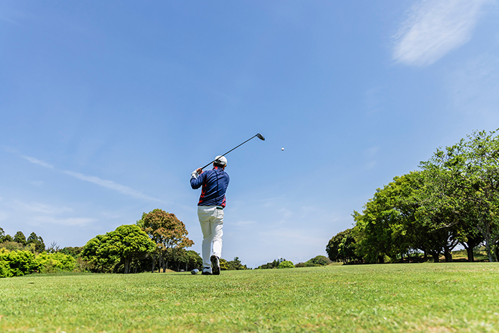 ゴルフで背中が痛い場合の対処法